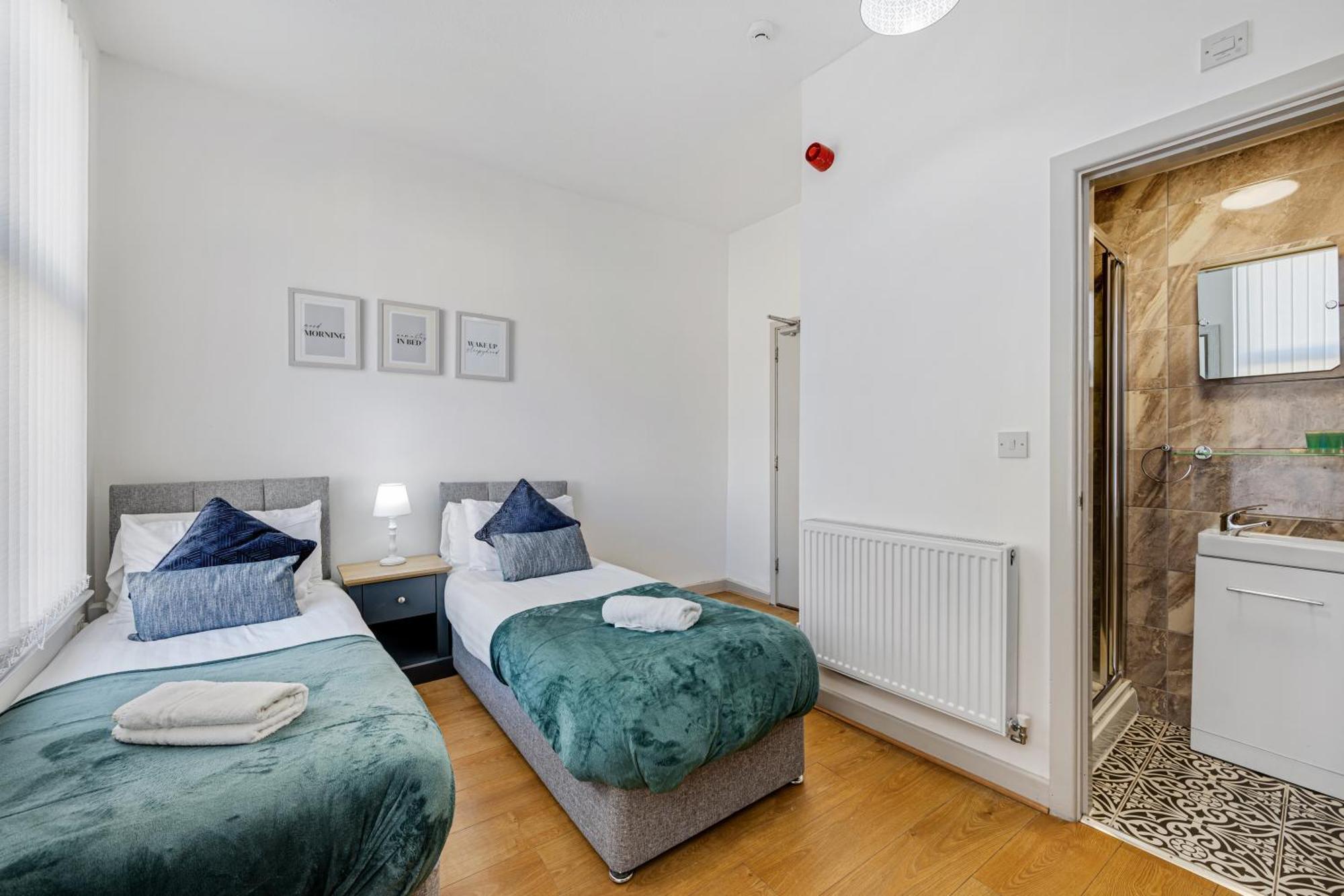 Thirlmere House - Air Host & Stay - 5 Bedrooms Liverpool Bagian luar foto