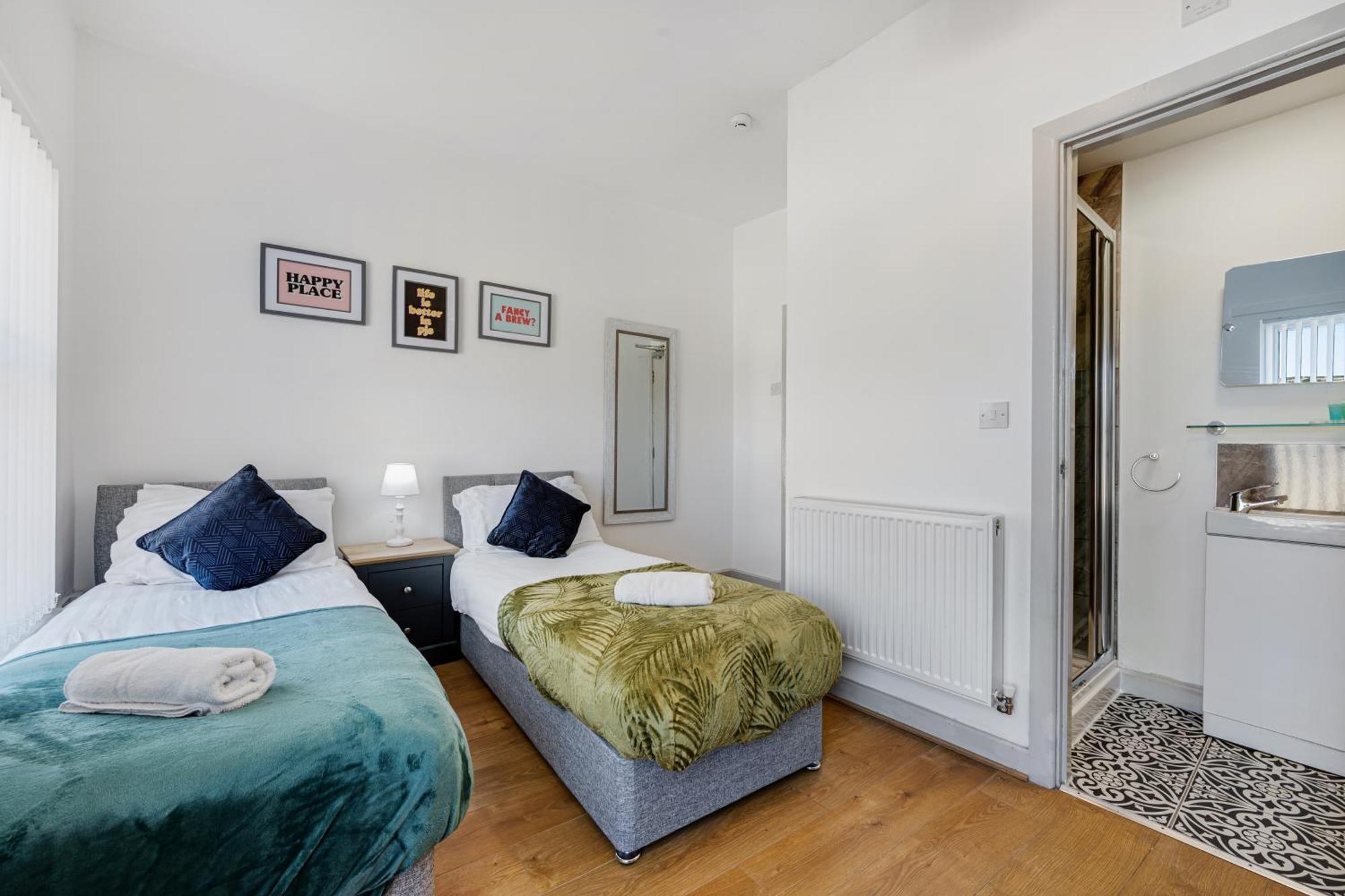 Thirlmere House - Air Host & Stay - 5 Bedrooms Liverpool Bagian luar foto